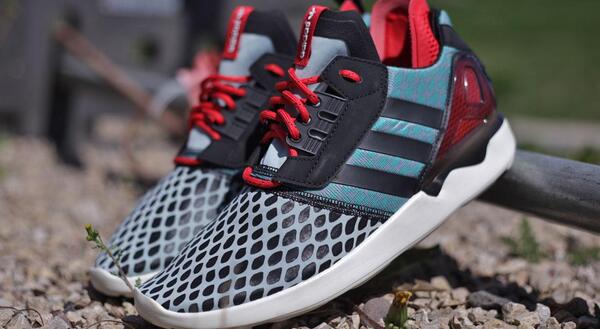 は adidas Originals ZX 8000 Boost 